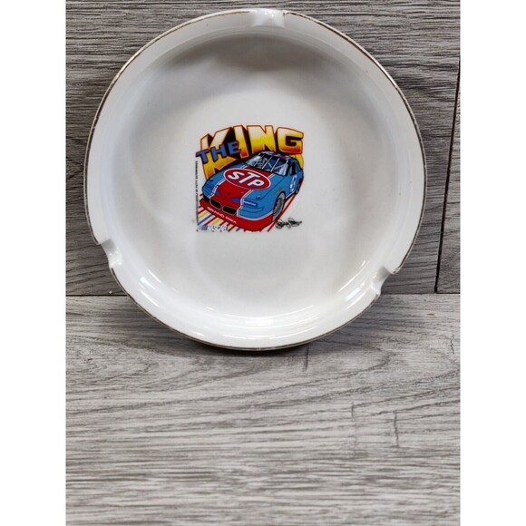 Vintage NASCAR RICHARD PETTY THE KING ASHTRAY - Picture 1 of 6